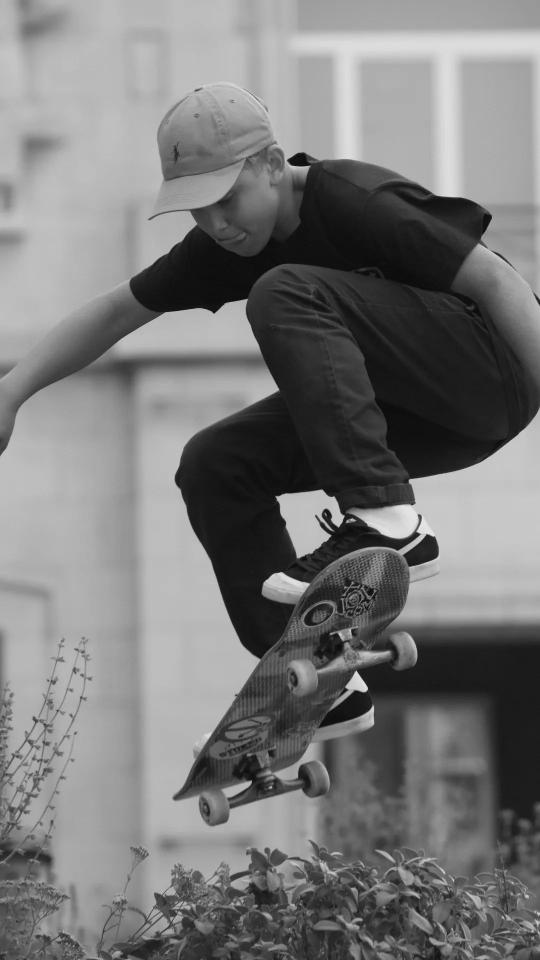 Skateboarder in Mid-Air - Related Ghetto Wallpapers wallpaper