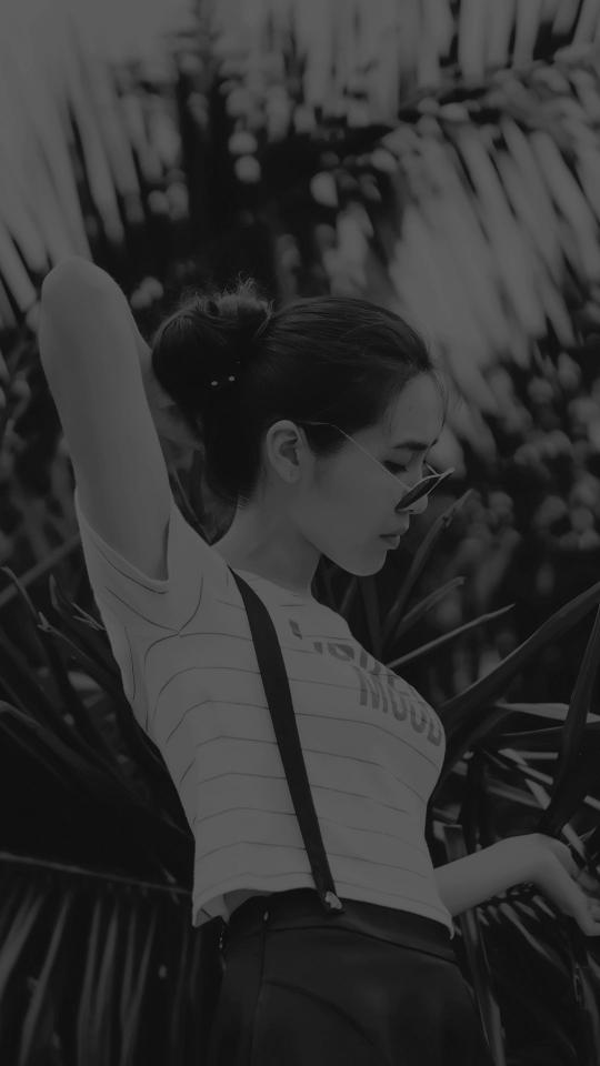 Monochrome Girl with Sunglasses - Related Dark Wallpapers wallpaper