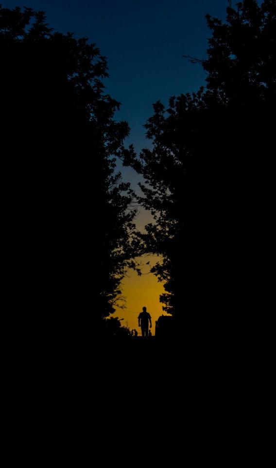 Silhouette Sunset Walk - Related Dark Wallpapers wallpaper