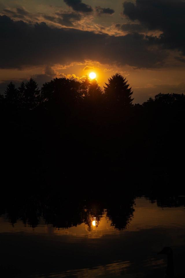 Sunset Over Dark Water - Related 4K Wallpapers wallpaper