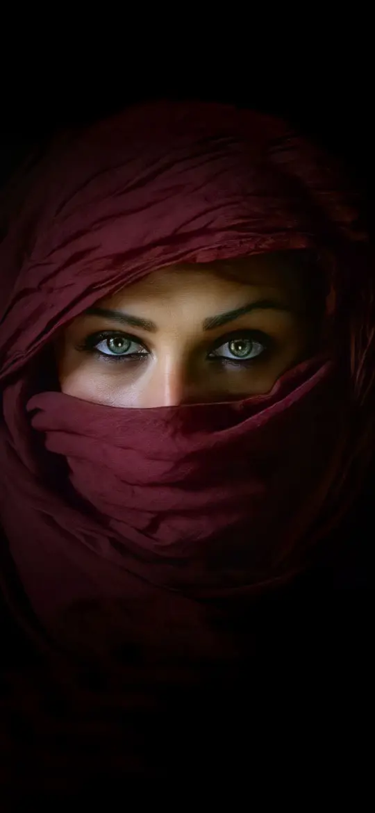 Emerald Eyes, Red Veil