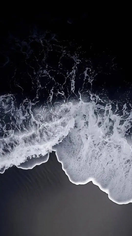Monochrome Ocean Waves - beach Wallpaper
