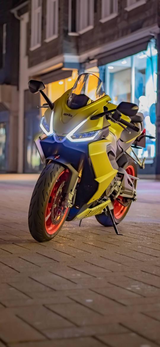Yellow Aprilia Motorcycle Night - Related Ghetto Wallpapers wallpaper
