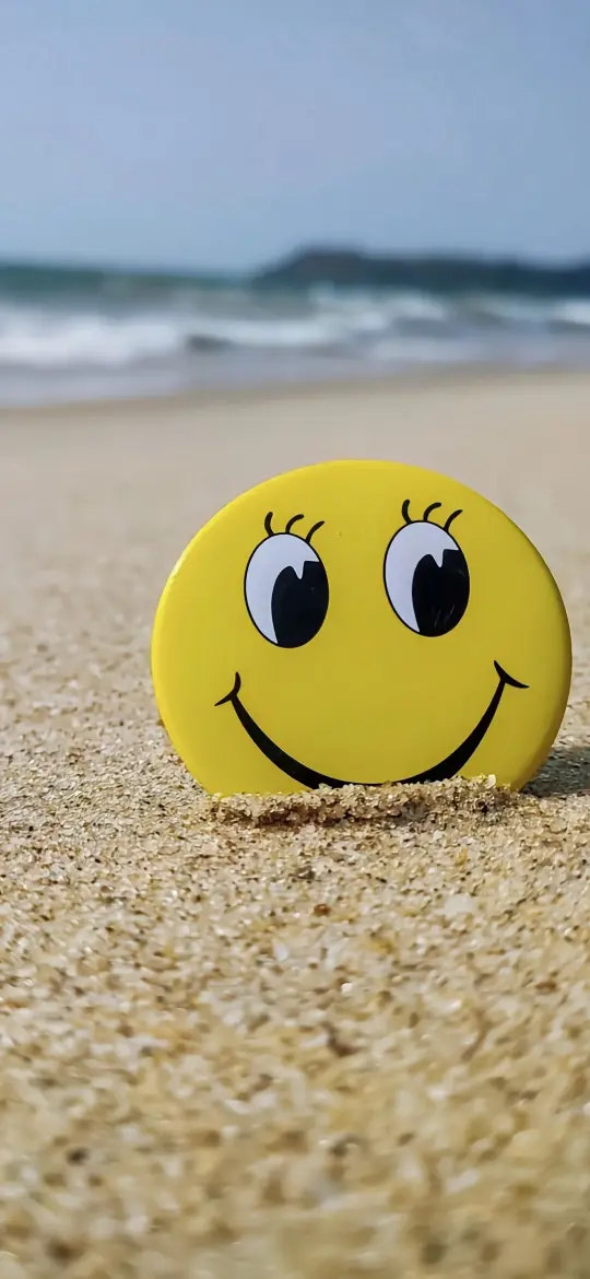 Smiley Face on Beach - Related 4K Wallpapers wallpaper