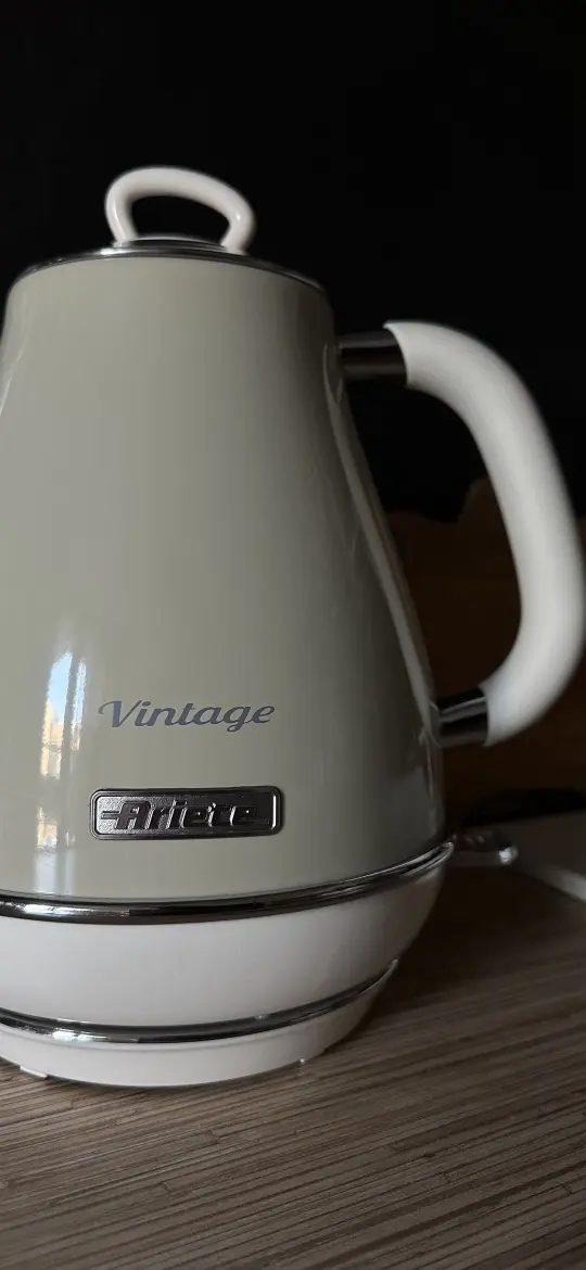Vintage Kettle Still Life - Related 4K Wallpapers wallpaper
