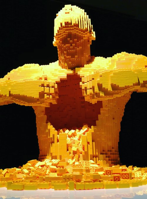 Yellow Lego Sculpture - Related Ghetto Wallpapers wallpaper