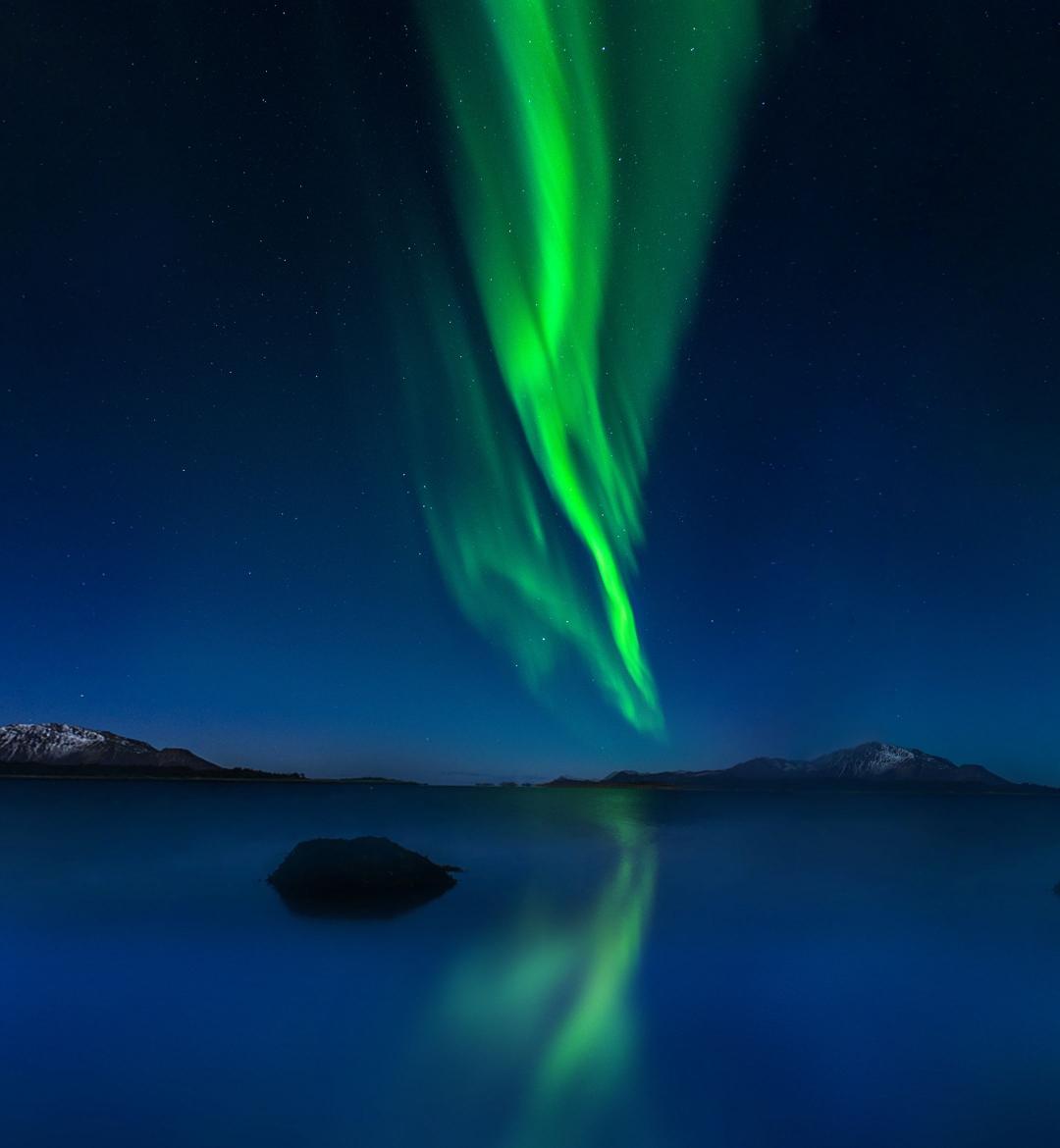 Aurora Over Calm Water - Related Dark Wallpapers wallpaper